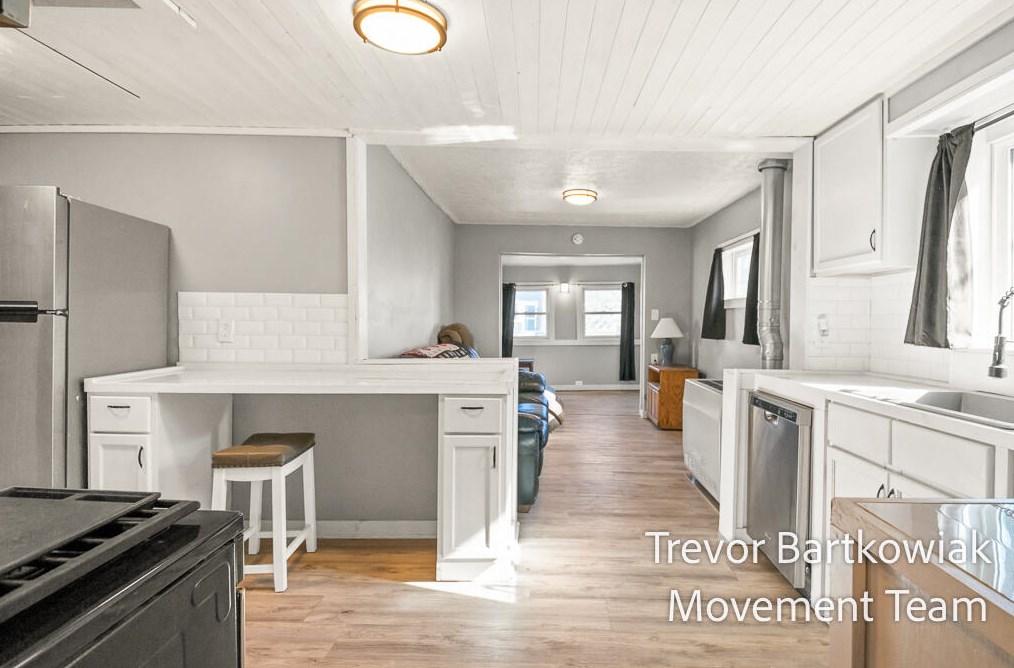 965 Young Ave, Meskegon MI 49441-2606 exterior