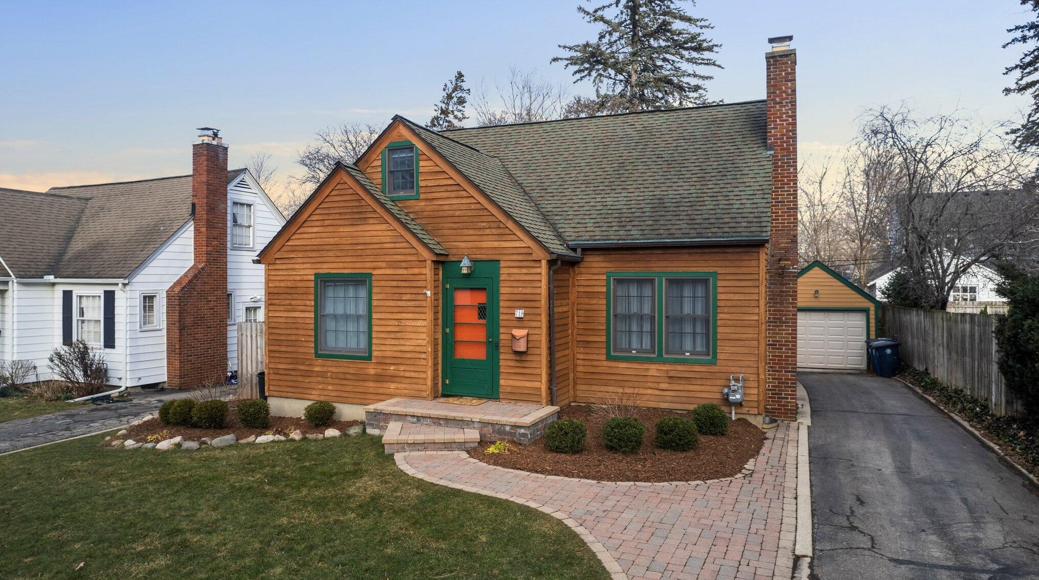 719 Hutchins Ave, Ann Arbor, MI 48103-4801