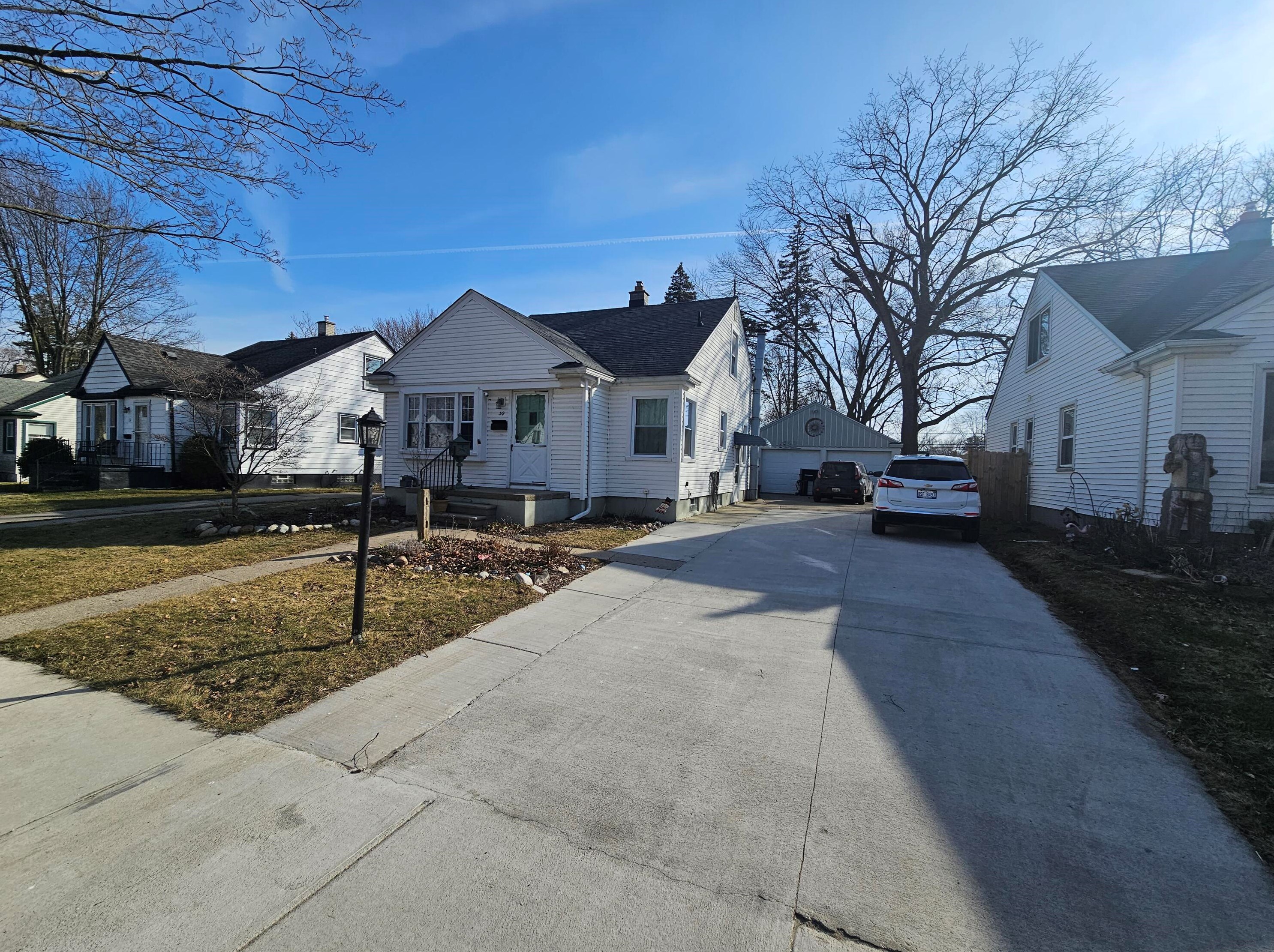 59 Canfield Dr, Mount Clemens, MI 48043