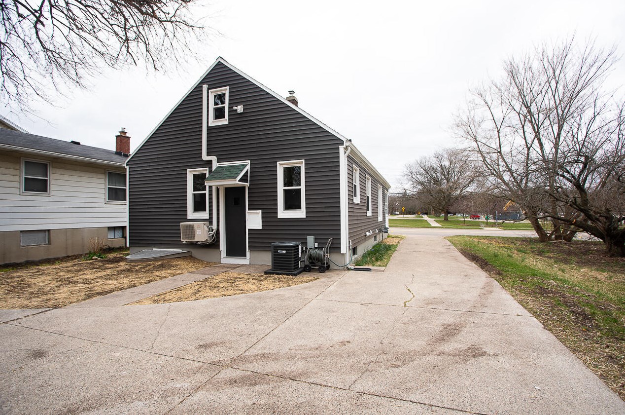 713 Fuller Ave, Grand Rapids MI  49503-1917 exterior