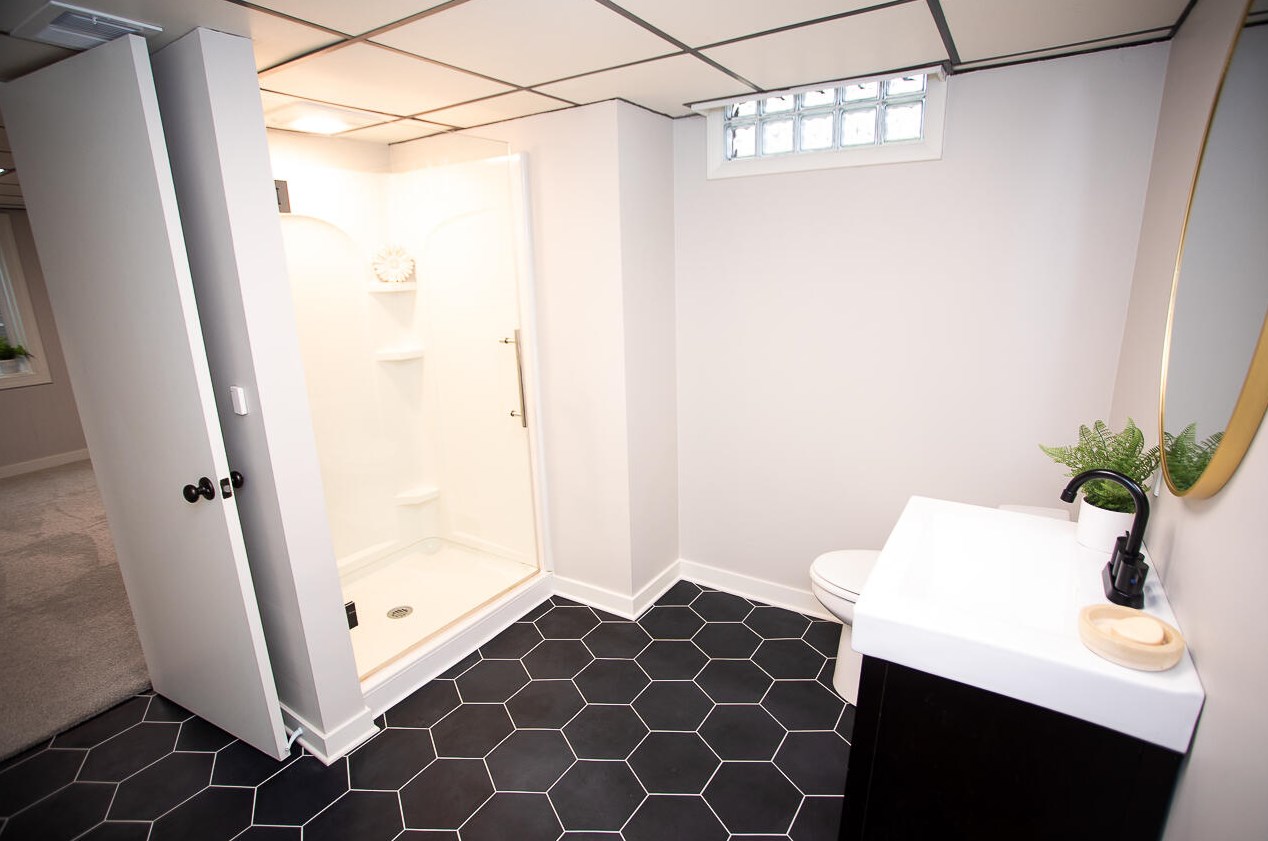 713 Fuller Ave, Grand Rapids MI  49503-1917 exterior