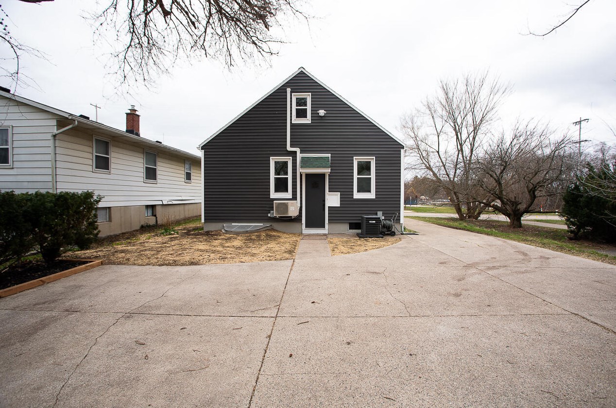 713 Fuller Ave, Grand Rapids MI  49503-1917 exterior