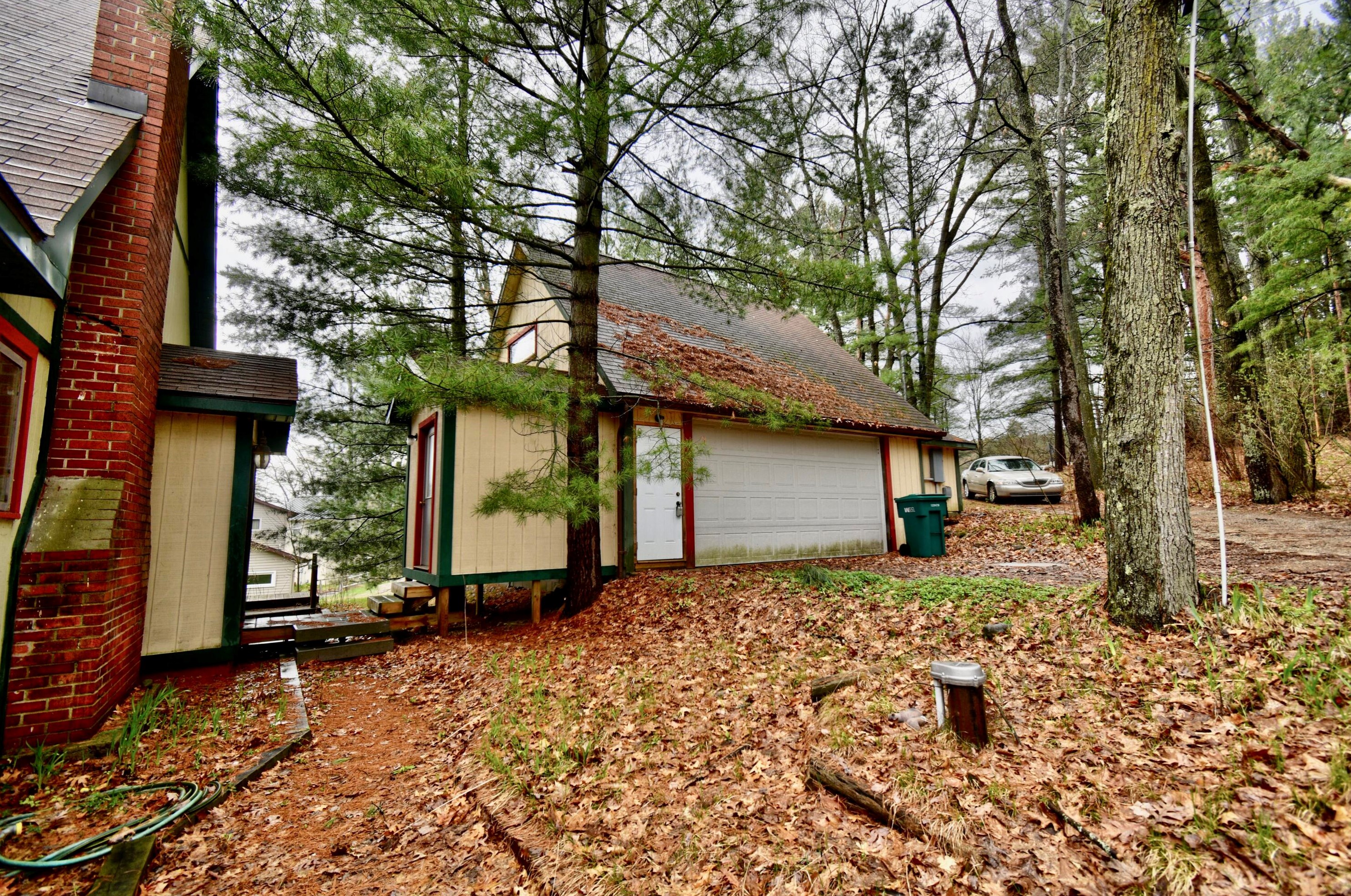 3290 Van Deusen Rd, Harrison MI 48625-9242 exterior