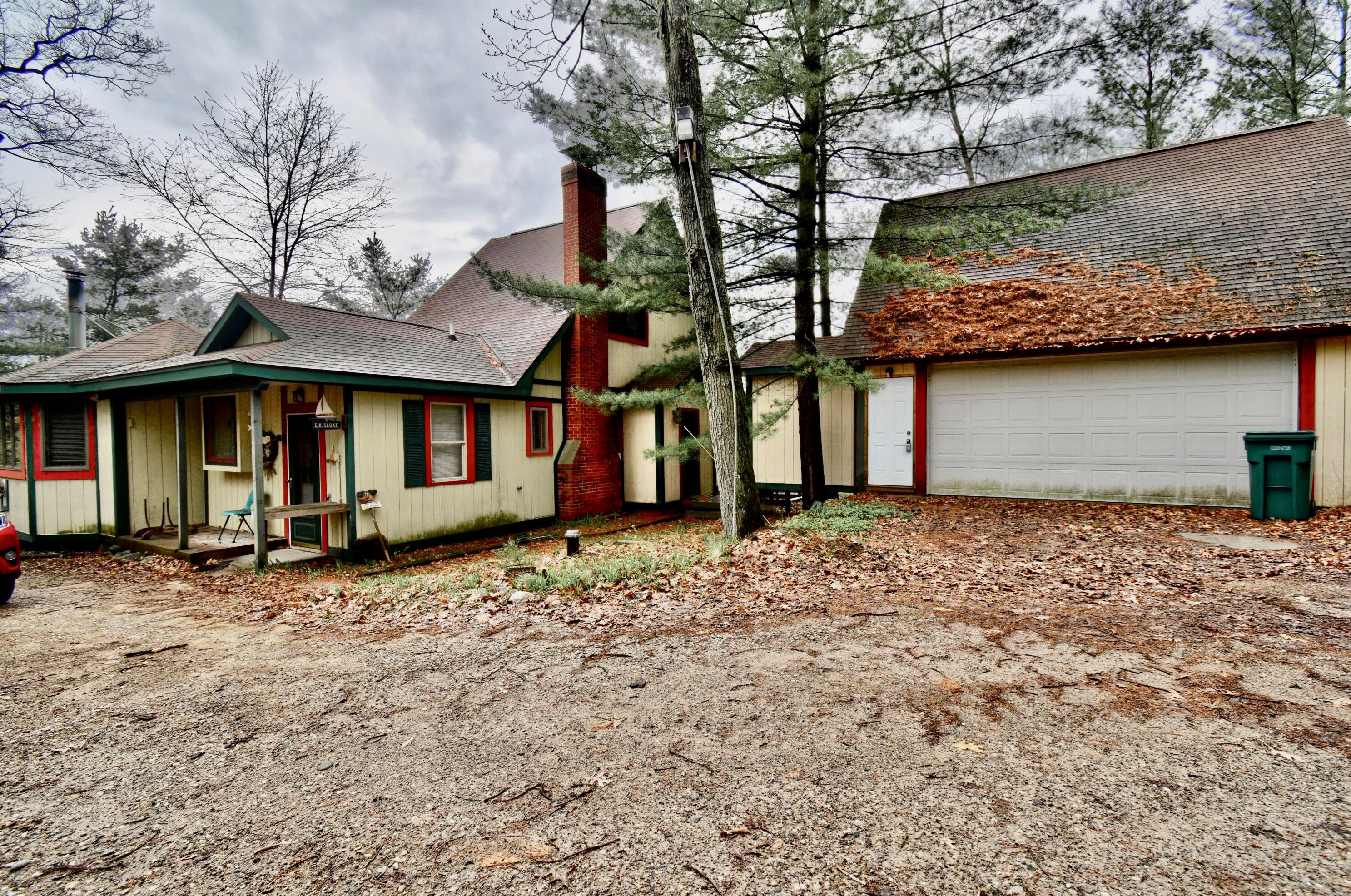 3290 Van Deusen Rd, Harrison MI 48625-9242 exterior