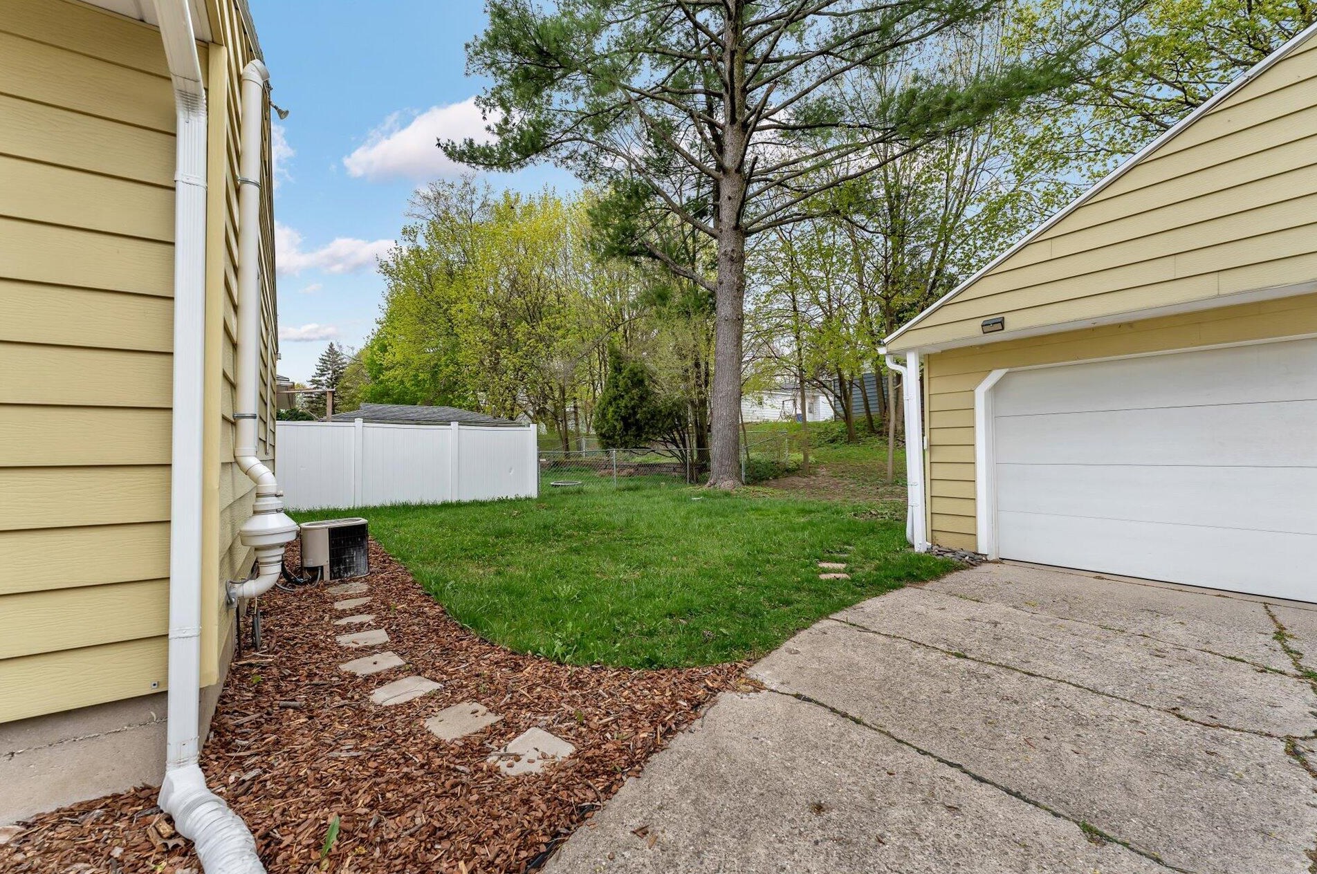 1363 Herrick Ave, Grand Rapids MI  49505-5538 exterior