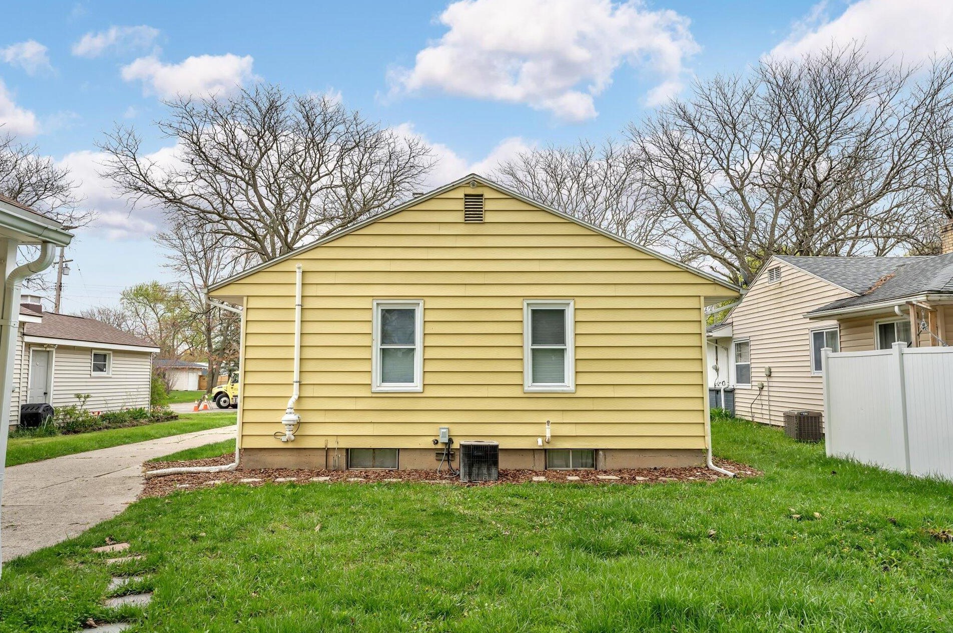 1363 Herrick Ave, Grand Rapids MI  49505-5538 exterior