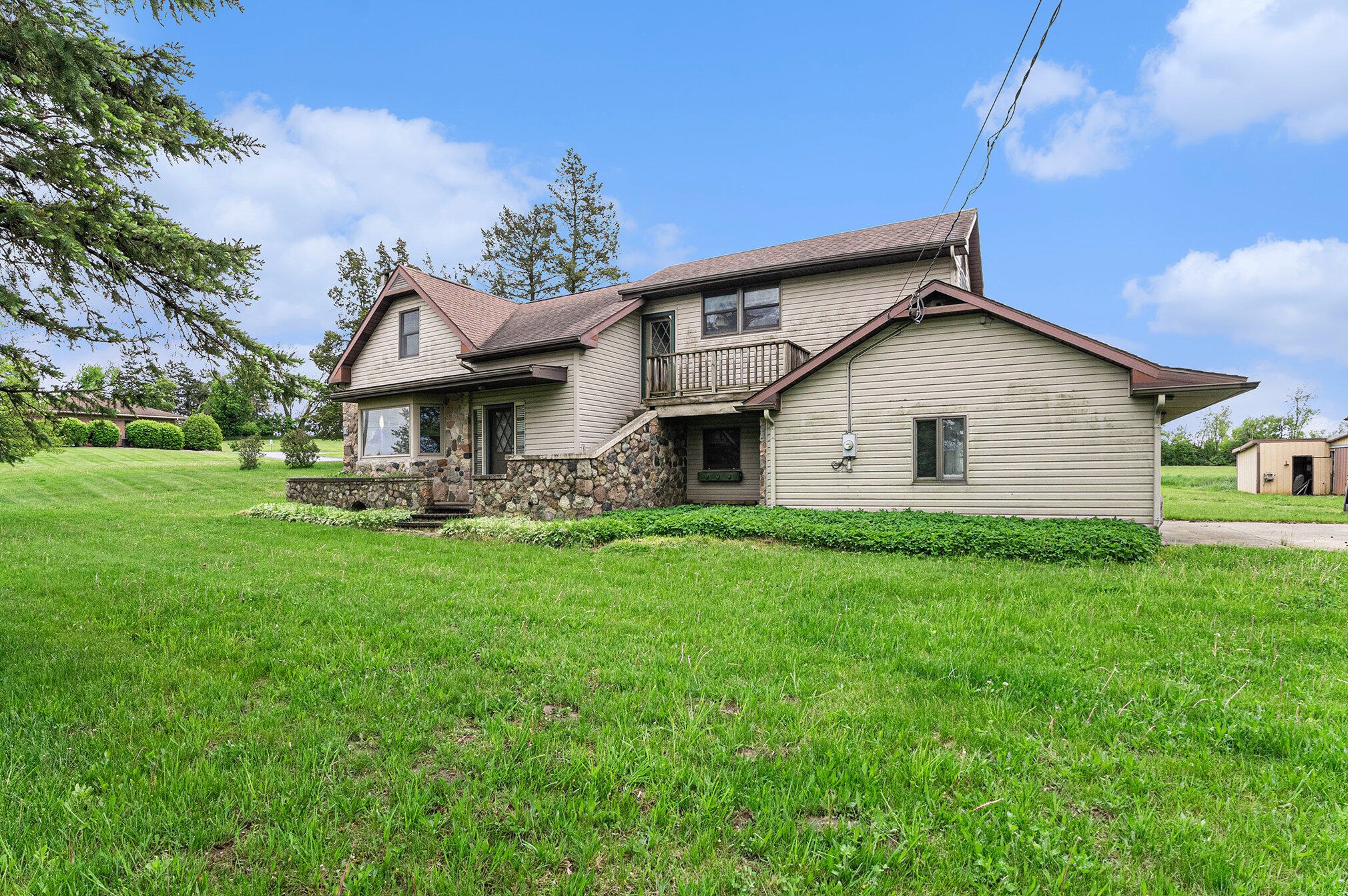 3011 W Bacon Rd, Hillsdale, MI 49242