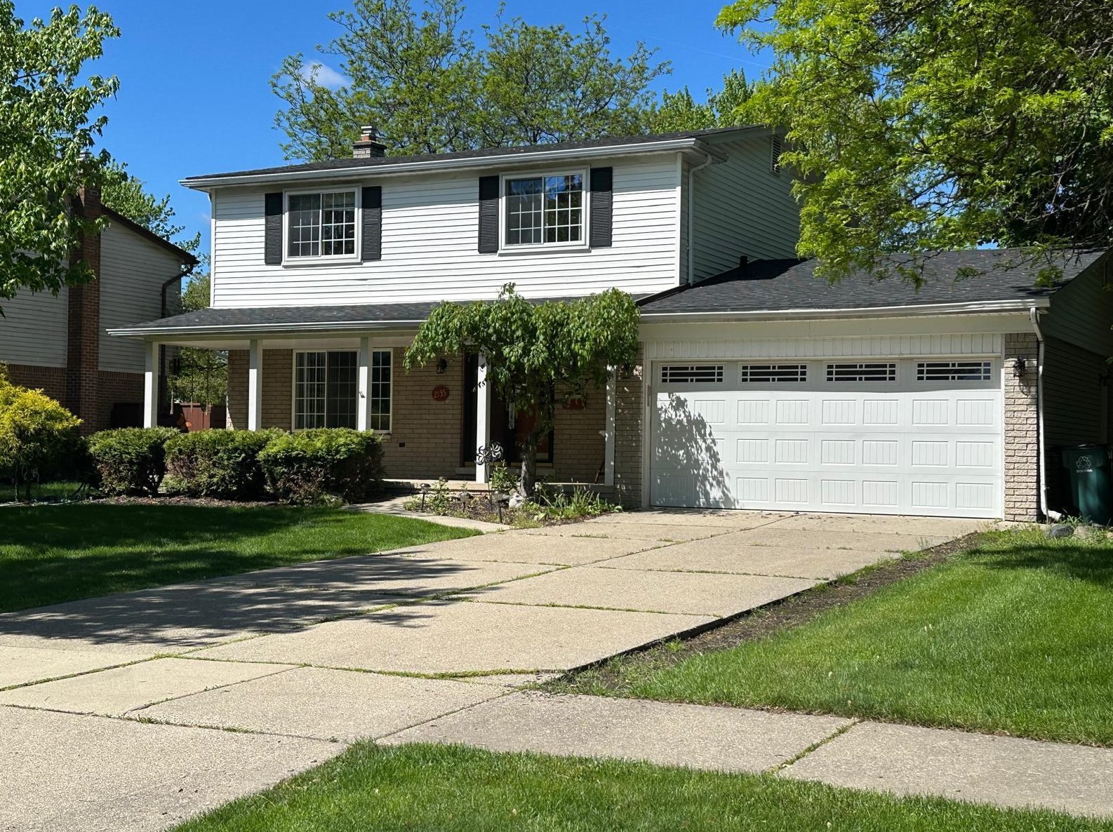 2135 Cumberland Dr, Troy, MI 48085