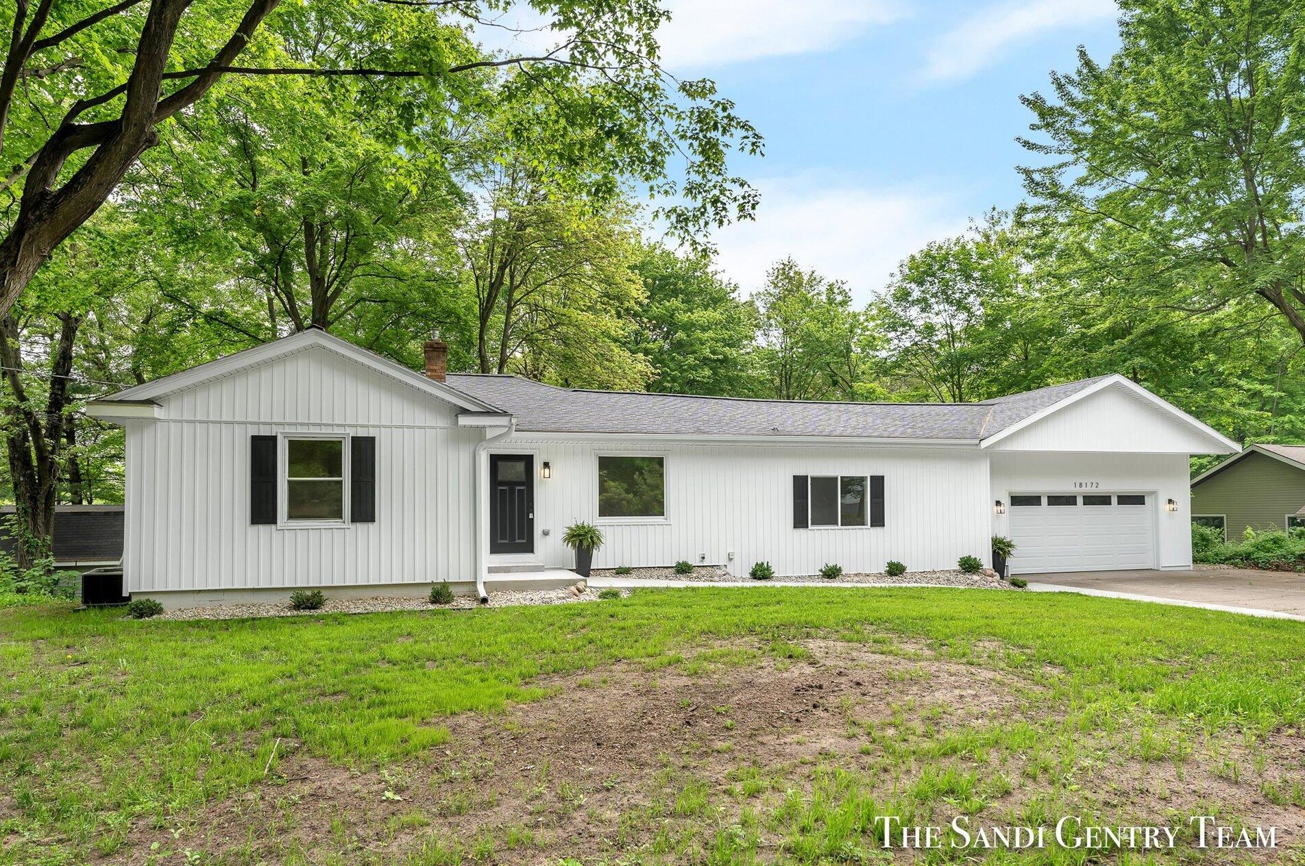 18172 Fruitport Rd, Spring Lake, MI