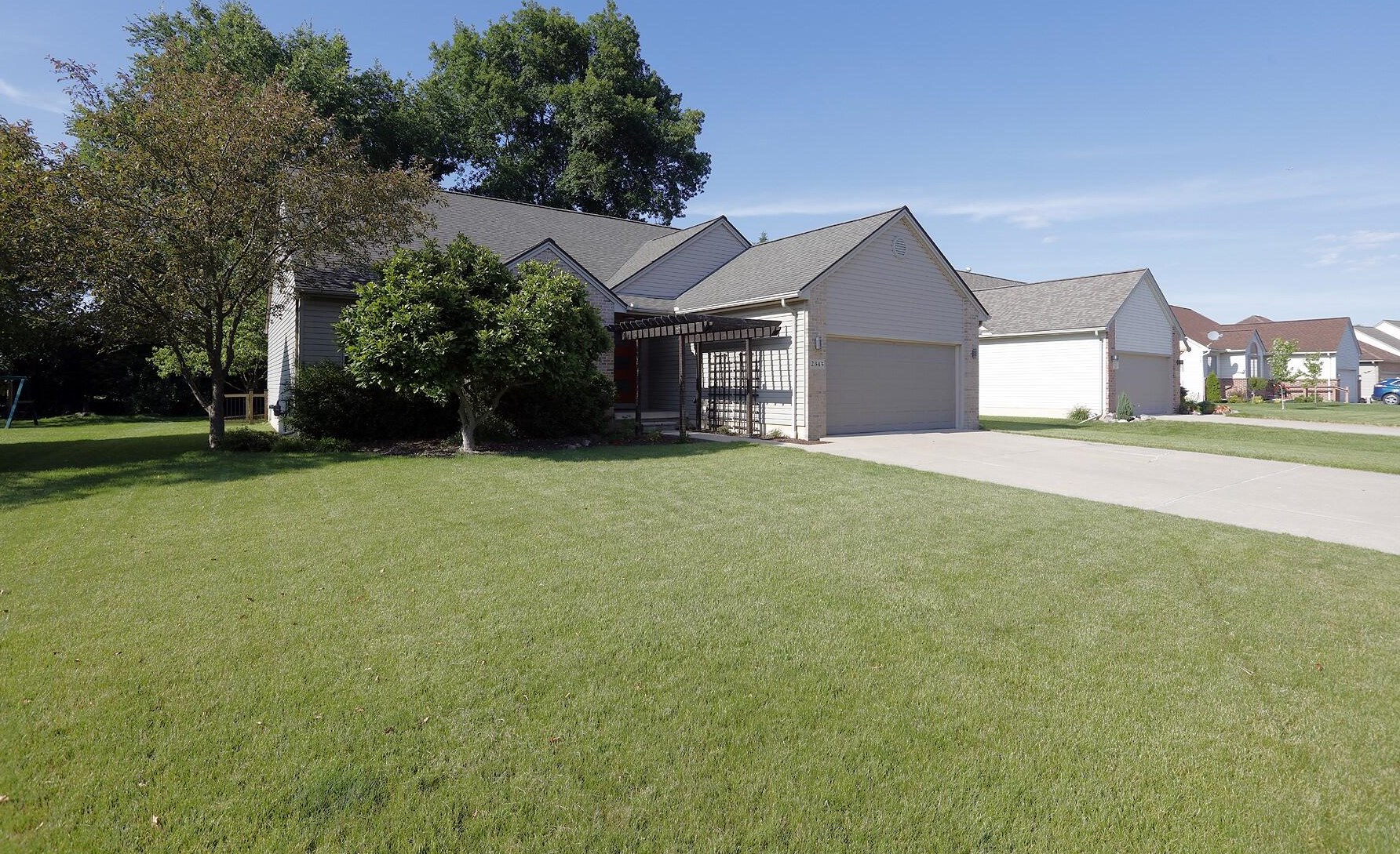 2345 Chestnut Crescent, Saline, MI 48176