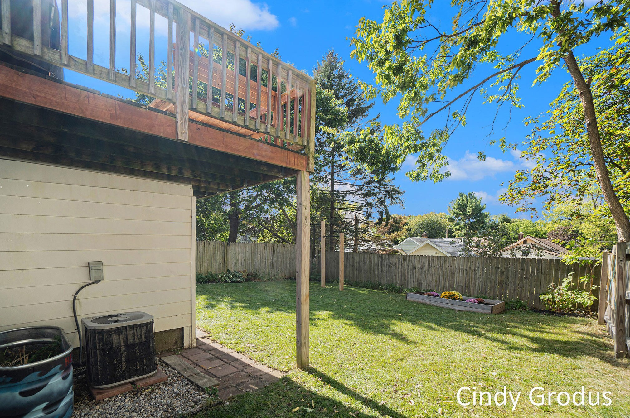 3323 Paris Ave, Grand Rapids MI 49507-2633 exterior