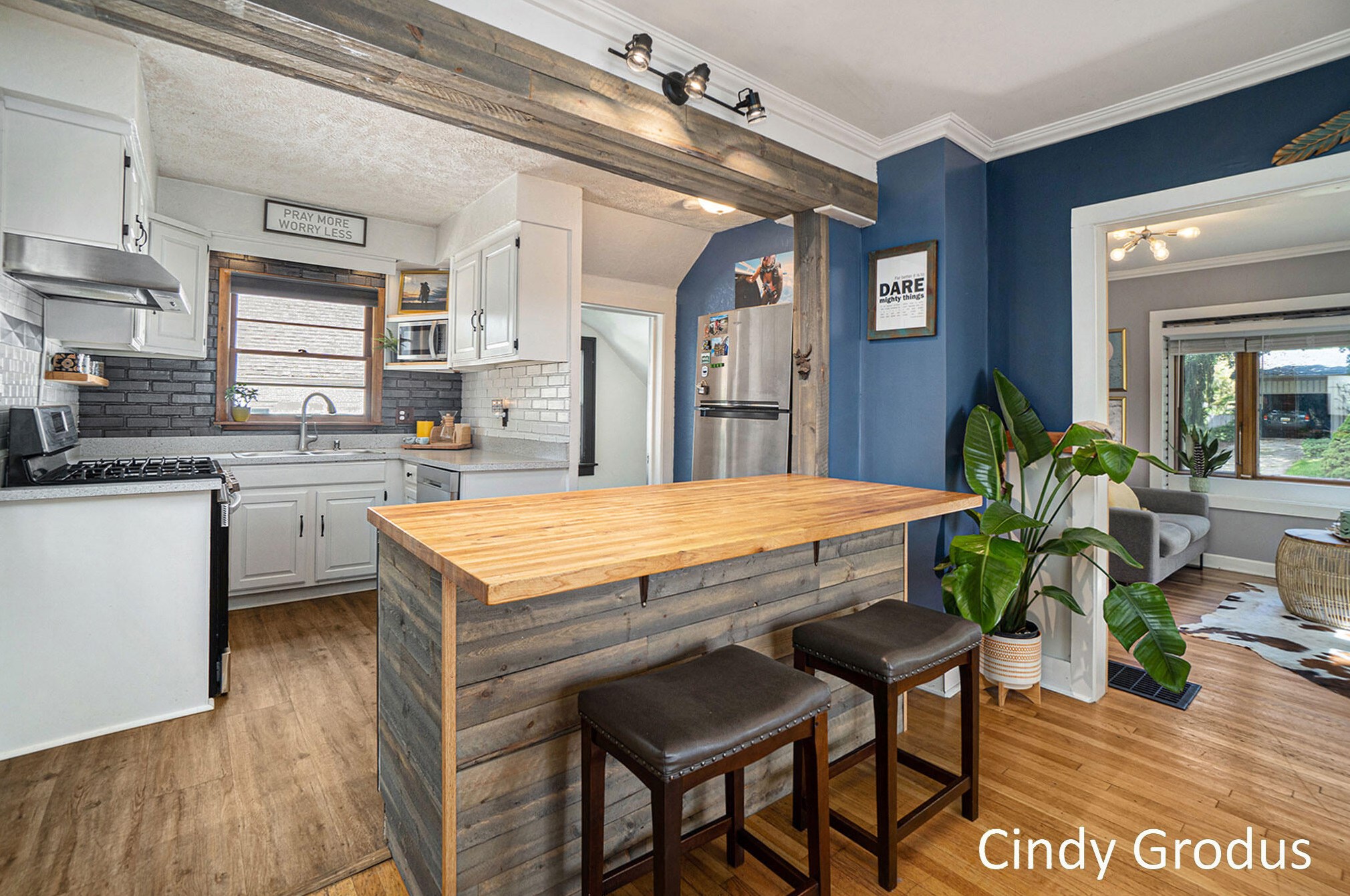 3323 Paris Ave, Grand Rapids MI 49507-2633 exterior