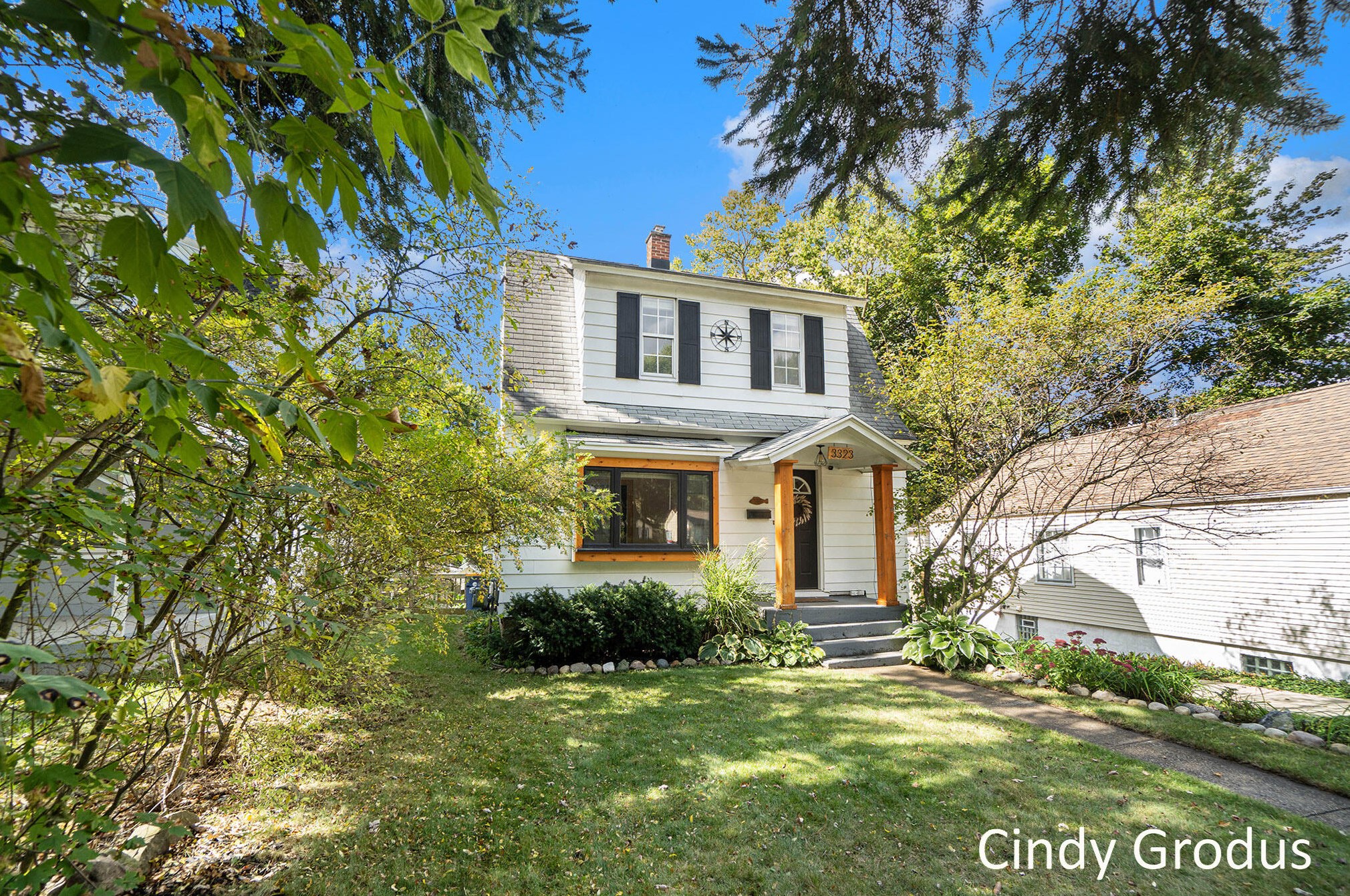 3323 Paris Ave, Grand Rapids MI  49525-2550 exterior