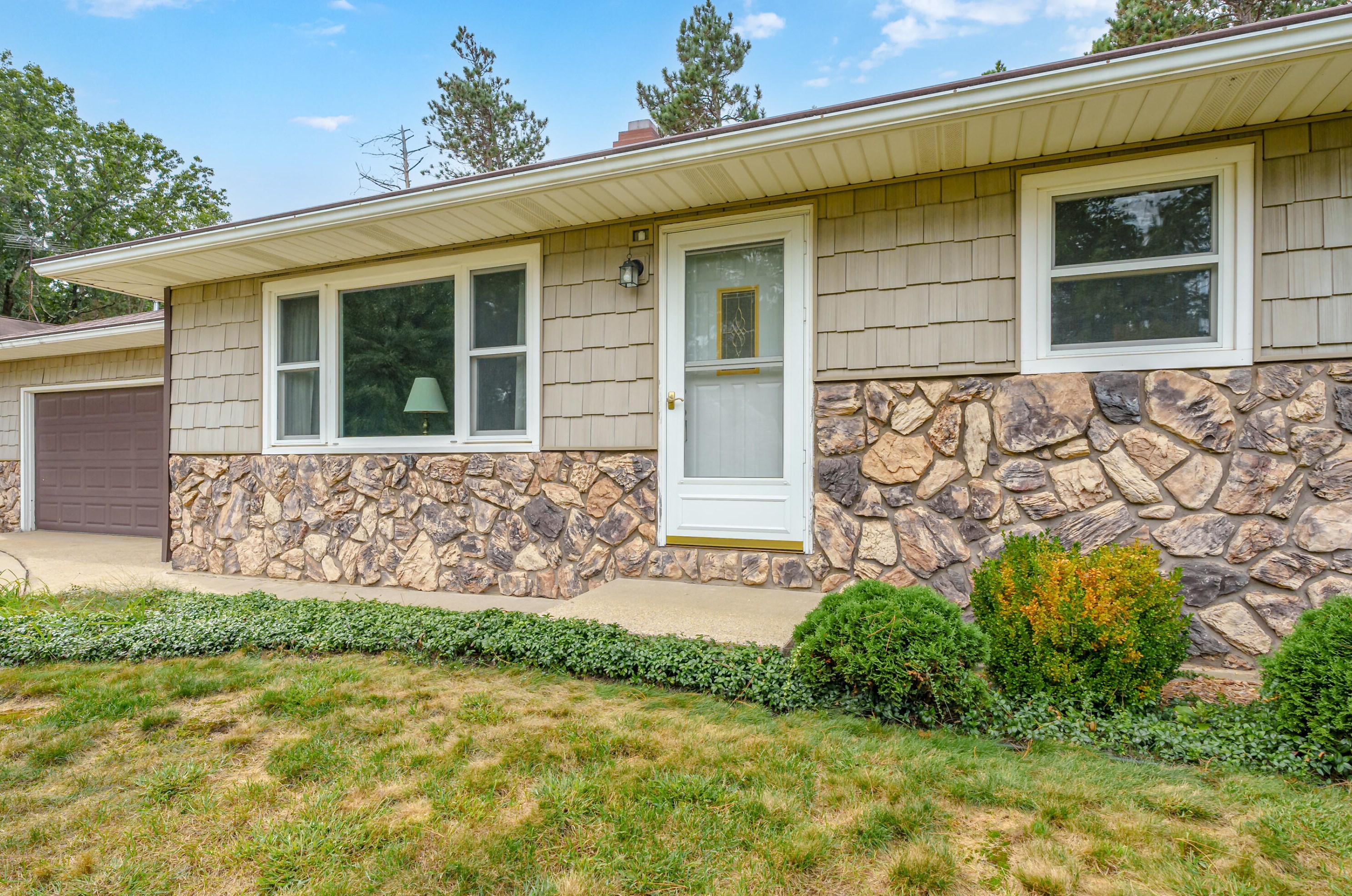 59534 White Wood Dr, Mattawan, MI 49071