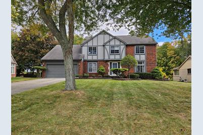 25872 Hunt Club Blvd, Farmington Hills, MI 48335 - Photo 1