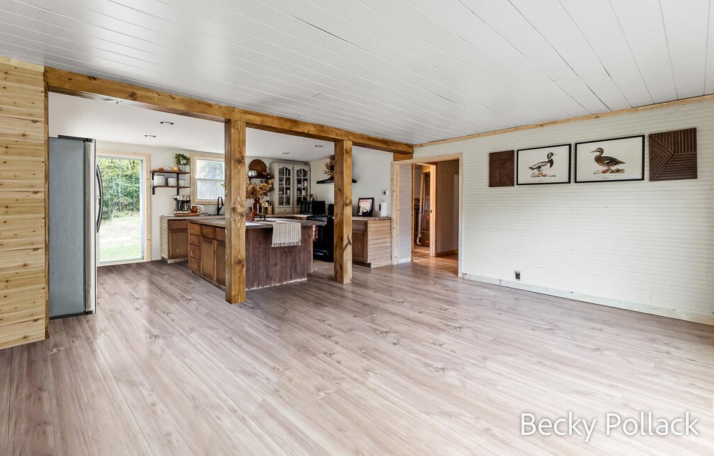 1721 E Pontaluna Rd, Spring Lake, MI 49456