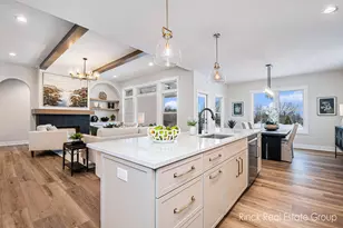 8422 Ravinewood Dr, Jenison, MI 49428 - Photo 12