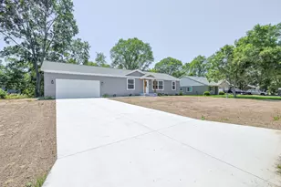 1949 Summerset Dr, Muskegon, MI 49442 - Photo 2