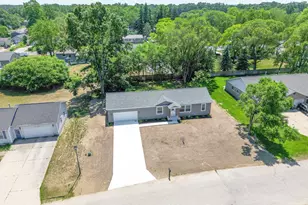 1949 Summerset Dr, Muskegon, MI 49442 - Photo 4