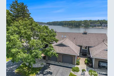 606 Edgewater Court, Spring Lake, MI 49456 - Photo 2