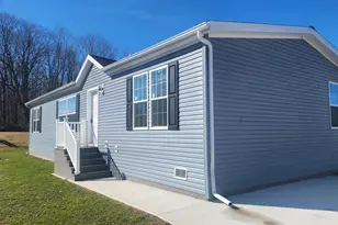 884 Ottawa Ct, Charlotte, MI 48813 - Photo 2