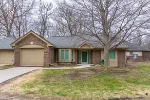 21329 Mulberry Ct, Farmington Hills, MI 48336 - Photo 2