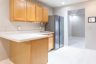 21329 Mulberry Ct, Farmington Hills, MI 48336 - Photo 4