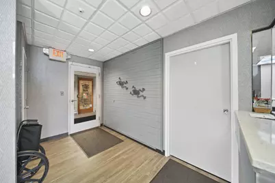 306 W Washington Avenue #105, Jackson, MI 49201 - Photo 6
