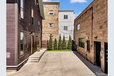 22 Jefferson Avenue SE, Grand Rapids, MI 49503 - Photo 4