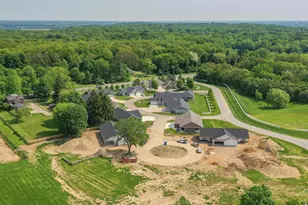 143 Lexington Pointe Dr, Niles, MI 49120 - Photo 2