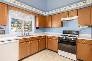 300 Maplecrest Ave, Sturgis, MI 49091 - Photo 6