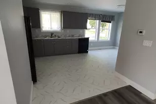 325 N Lincoln St, Bronson, MI 49028 - Photo 2