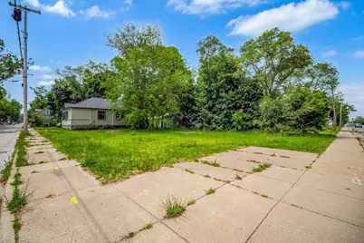 719 E Apple Avenue, Muskegon, MI 49442 - Photo 8