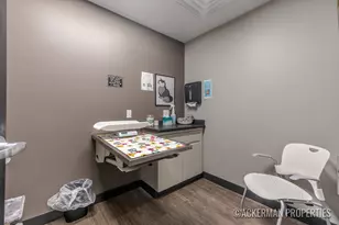 1052 Wealthy St SE, Grand Rapids, MI 49506 - Photo 18