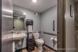 1052 Wealthy St SE, Grand Rapids, MI 49506 - Photo 24