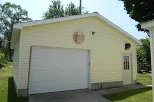 302 1st St, Ludington, MI 49431 - Photo 26