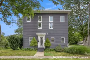 267 Center St, Coopersville, MI 49404 - Photo 2