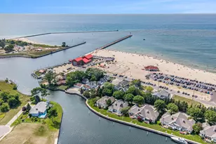 15 Lakeshore Dr, Manistee, MI 49660 - Photo 28