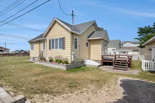 15 Lakeshore Dr, Manistee, MI 49660 - Photo 18