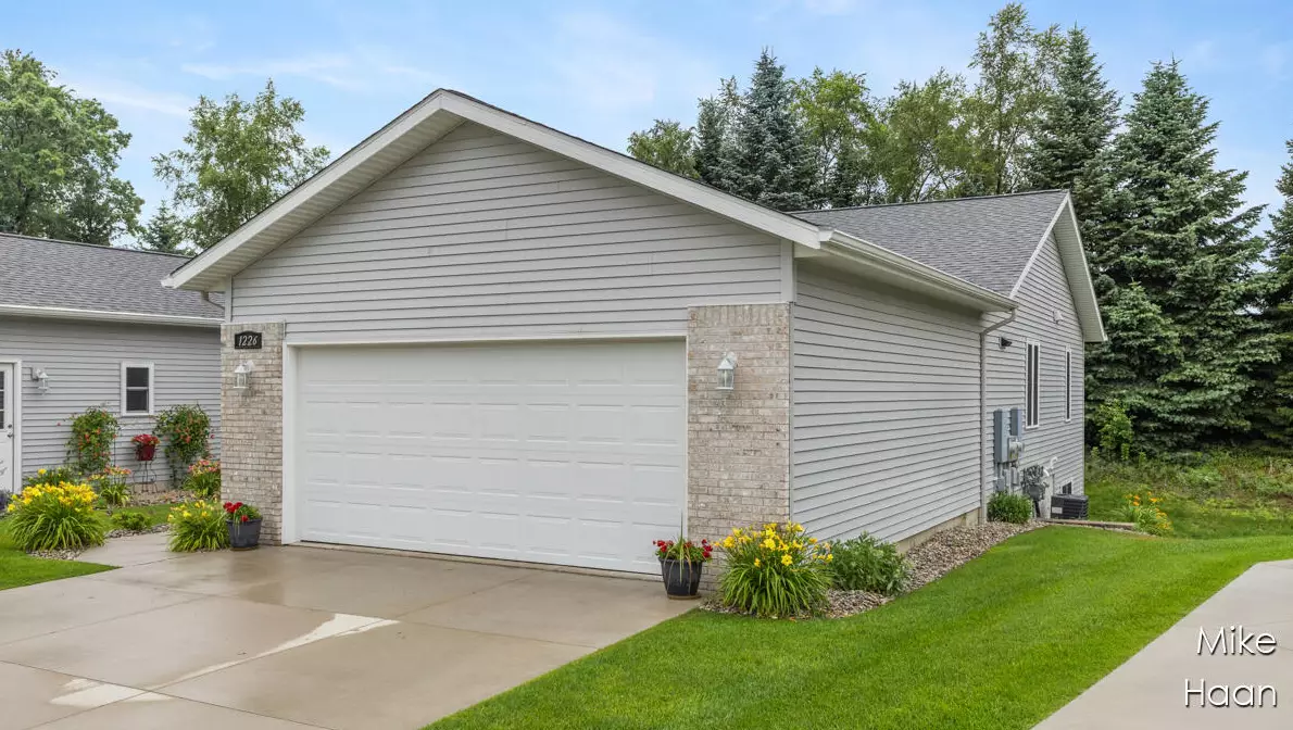 1226 Silver Ridge Ct, Greenville, MI 48838 - MLS 25034334
