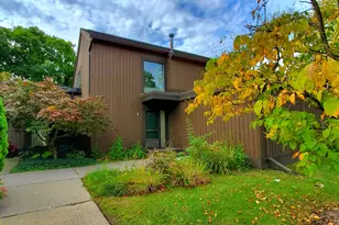 1 Westbury Ct, Ann Arbor, MI 48105 - Photo 2