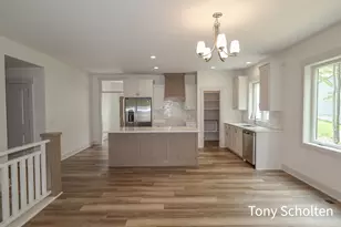 5157 Blendon Mdw Cir, Hudsonville, MI 49426 - Photo 2