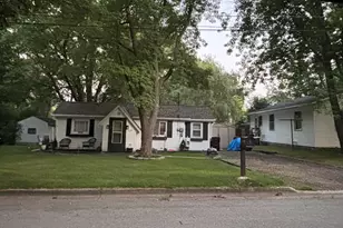 1109 Robert St, Mount Pleasant, MI 48858 - Photo 1