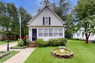 409 Oak St, Three Oaks, MI 49128 - Photo 2