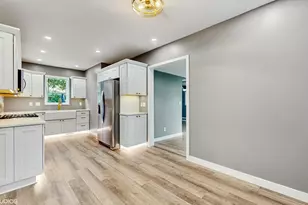 409 Oak St, Three Oaks, MI 49128 - Photo 10