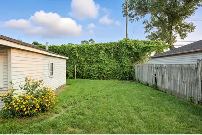644 E Brickley Avenue, Hazel Park, MI 48030 - Photo 10