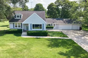 503 W Gilson St, Edmore, MI 48829 - Photo 2