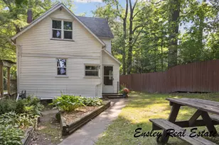 911 Emerald Ave NE, Grand Rapids, MI 49503 - Photo 34