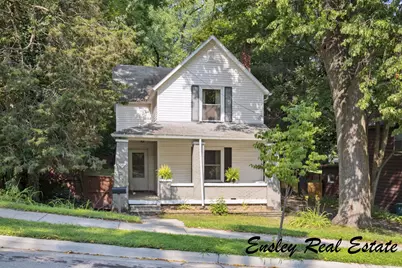 911 Emerald Ave NE, Grand Rapids, MI 49503 - Photo 1