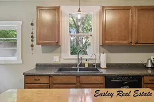 911 Emerald Ave NE, Grand Rapids, MI 49503 - Photo 16